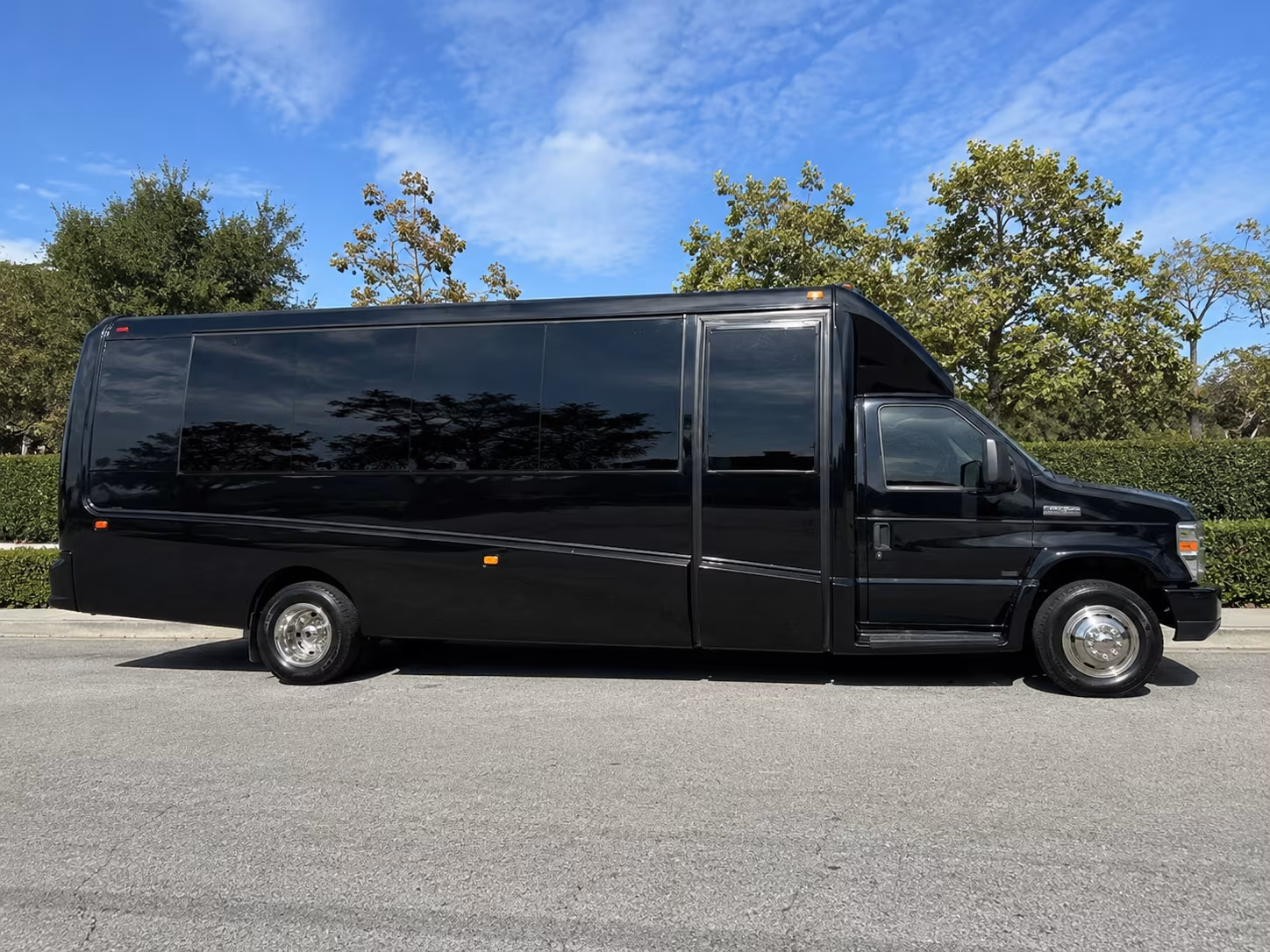 hotel to venue shuttle buses for yuba city corporate groups