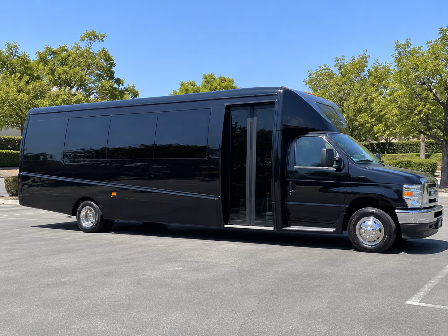 long distance charter buses from yuba city to bay area sporting events