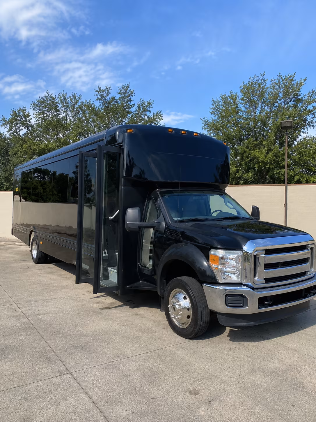 yuba city 20 passenger party bus