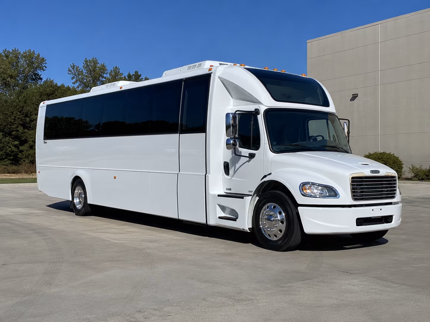 yuba city 28 passenger party bus